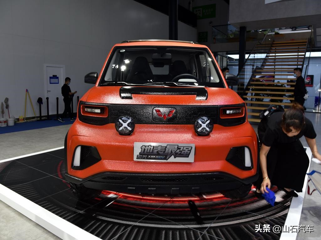 90后开五菱宏光小姐姐,00后小姐姐喜提车