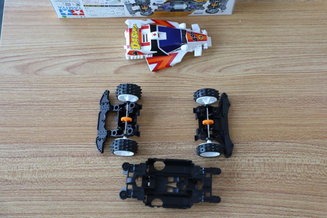 小型概念四驱车,纯电四驱迷你车