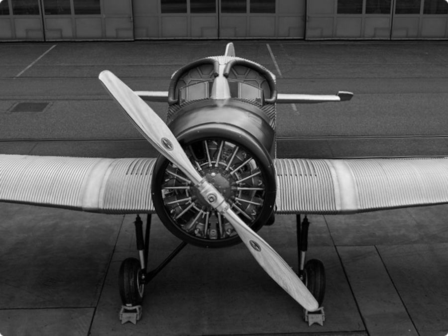 rimowa行李箱是什么材质做的,rimowa行李箱细节图