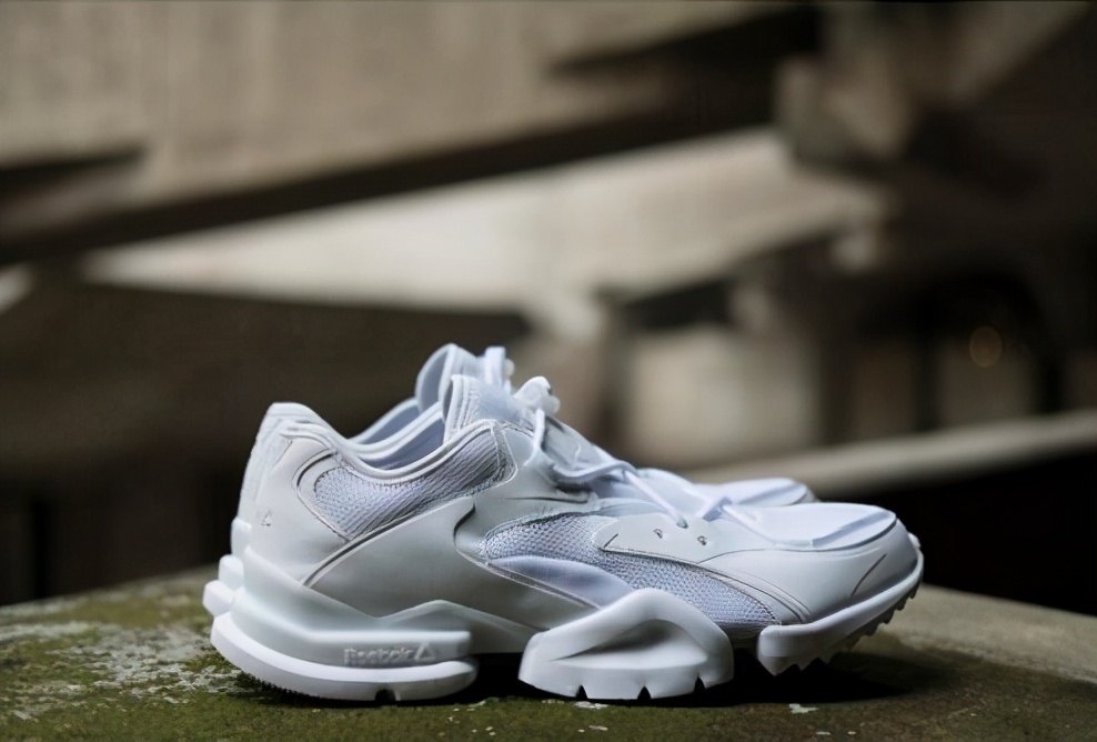 锐步重新生产篮球鞋,锐步哈雷尔