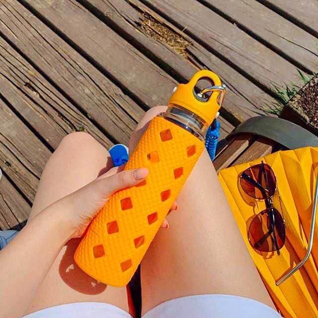 还在用双手费劲拧杯盖？我只要3根手指，1秒就开了！