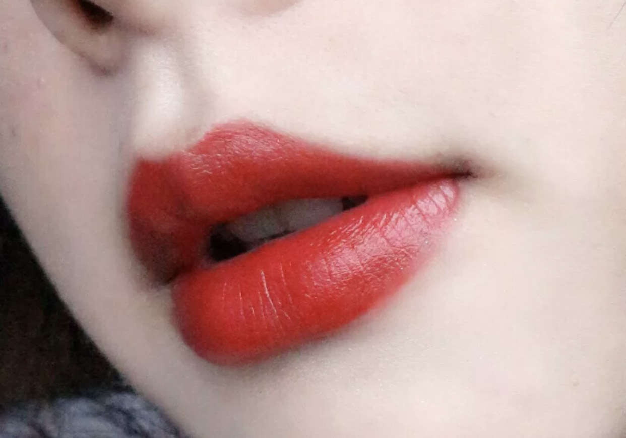 贫民窟口红唇釉,贫民窟女孩unny酒心口红