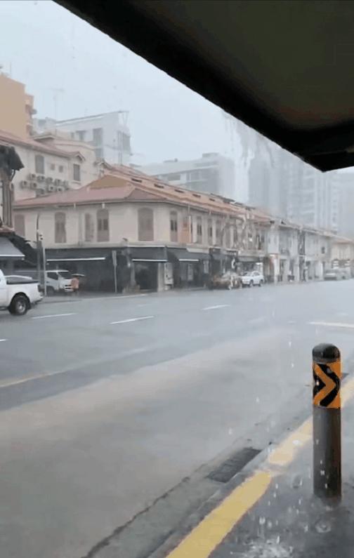 新加坡48小时超强暴雨,新加坡多地遭暴雨侵袭