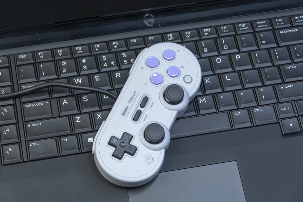 8位堂sn30pro手柄拆解,即插即用无需联网