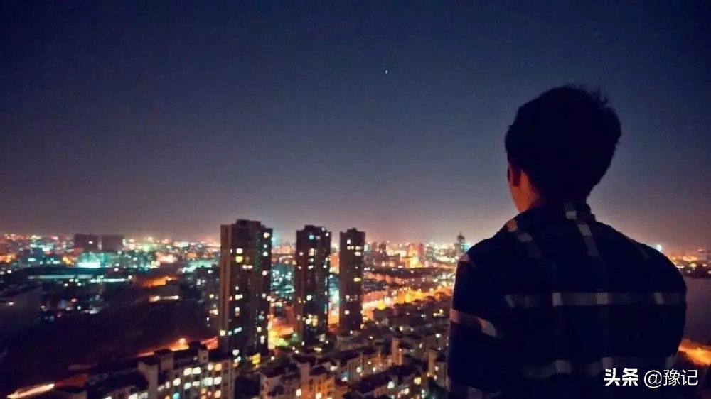 高压下的年轻人为啥喜欢上天台？