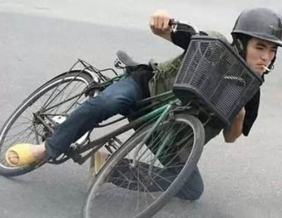 可以压弯的三轮摩托车,摩托车压弯道视频教程