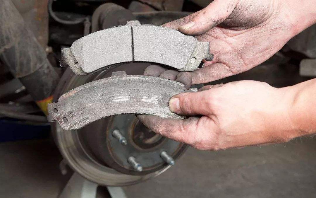 刹车系统没有泄漏,刹车油液一直下降为什么