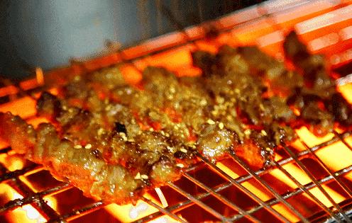 哈尔滨有上百家串店，凭什么他家天天排队，好像吃串不要钱似的！