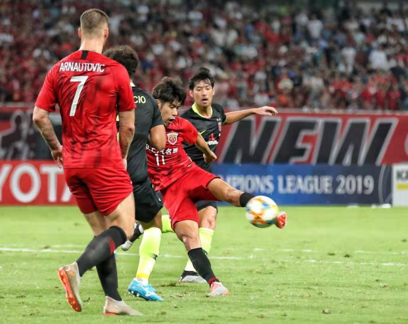 上港淘汰全北佩雷拉掩面哭泣,上港佩雷拉鲁能