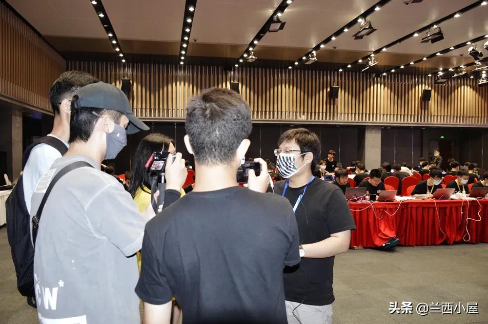 小学孩子沉迷电脑到底应该如何做,小学孩子沉迷电脑怎么纠正