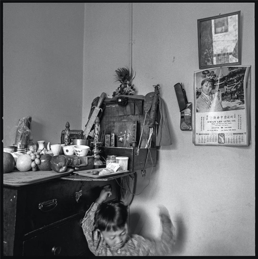 53年来，他一直在国外跟拍底层华人：他们都算不上活着