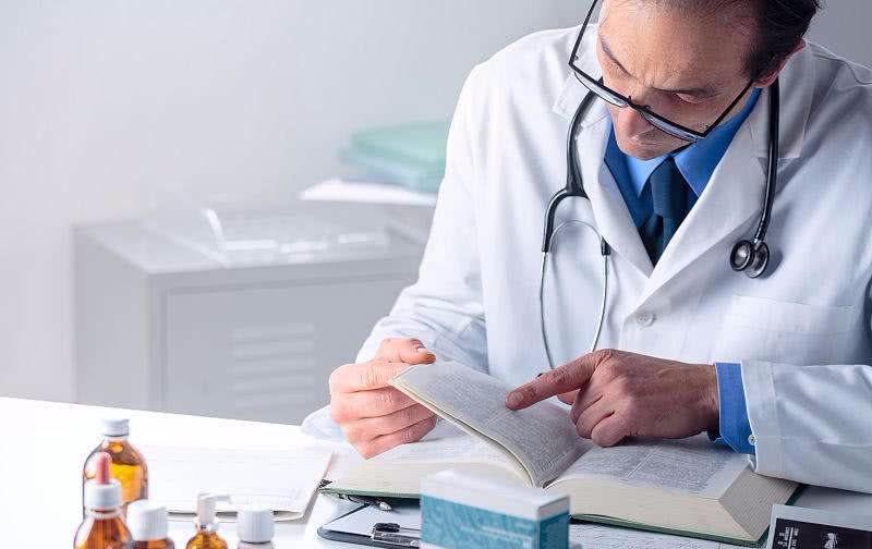 给女顾客下药男子被刑拘,给女顾客下药嫌疑男子被刑拘