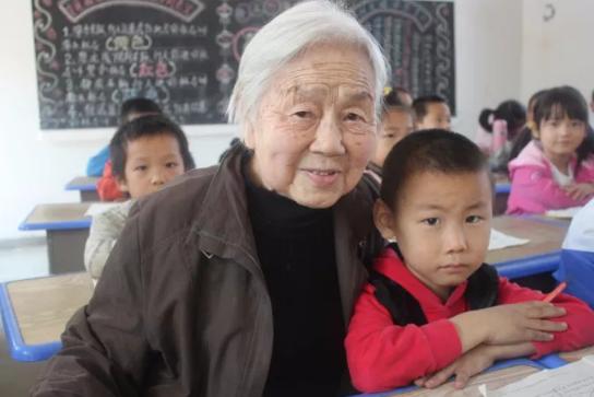 上海老太卖房拯救公司读书,上海老太太捐掉所有积蓄