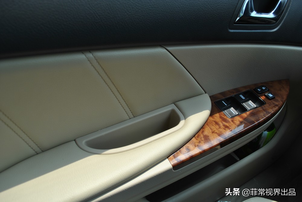 当卡车脏的不成样了该怎样清理,货车上的污渍用什么可以洗掉