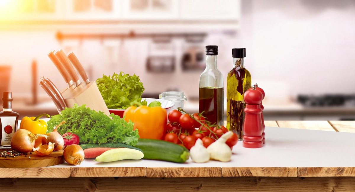 白头发长期吃什么头发可以变黑,头顶白发吃什么可以改善白头发