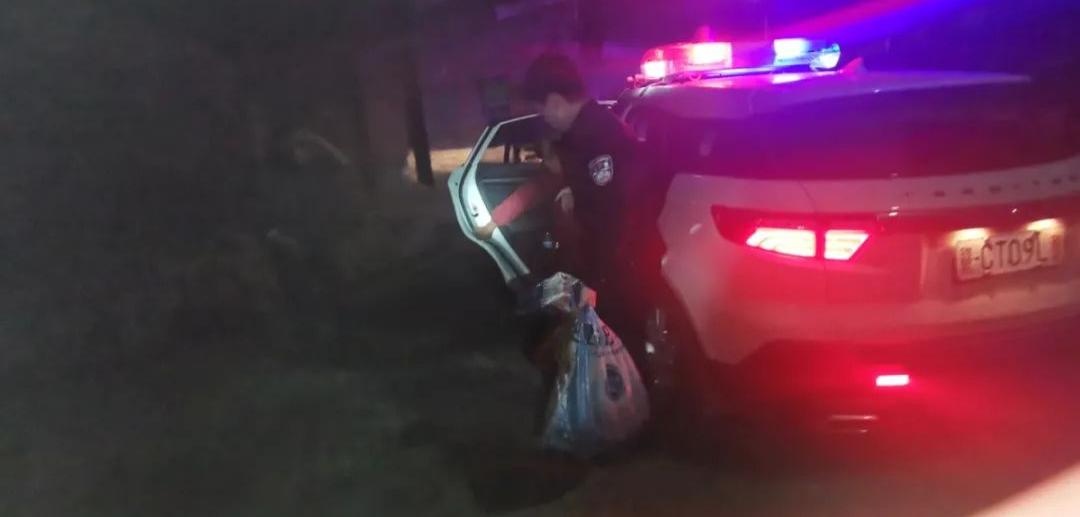 老人身份证丢失民警帮其迅速找回,被烧毁的大量身份证