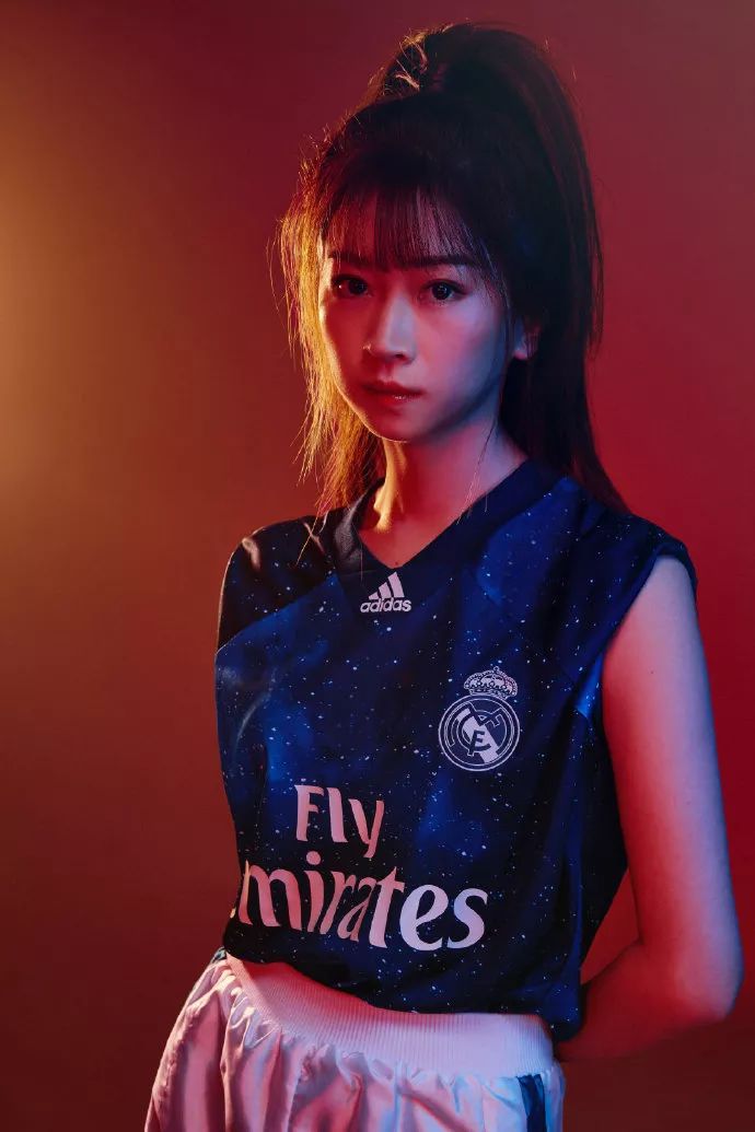 传统体育与电子竞技的跨界共鸣阿迪达斯xEASports联名球衣发售