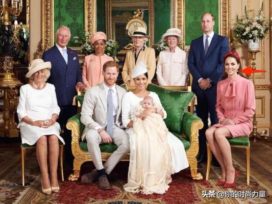 凯特王妃又戴莲花王冠,凯特王妃加冕时戴的什么耳环