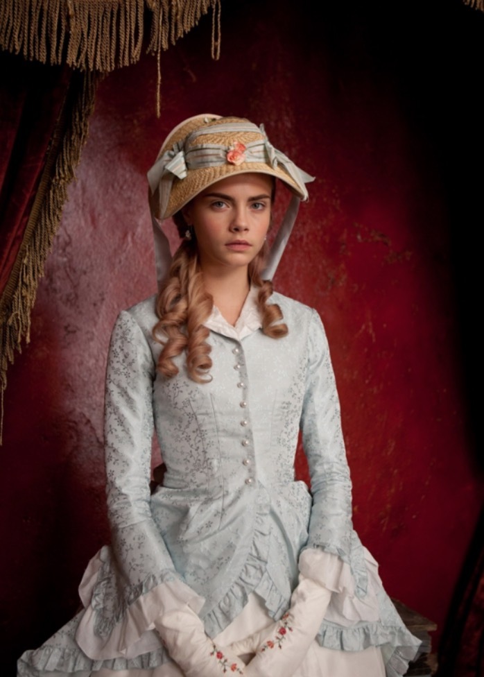 甜！英国贵族超模爱上美国女演员，机场热吻，狂撒狗粮