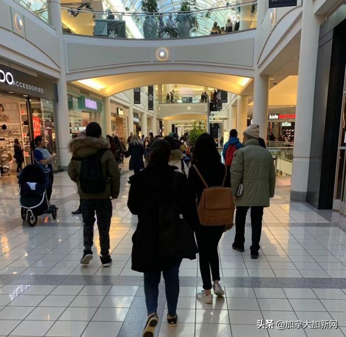 黑五狂抢开始!机场outlet堵爆温哥华华人凌晨排队全买疯了