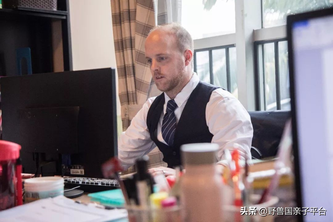 把最纯正意大利足球带来东莞，这个爸爸说足球应该这样学