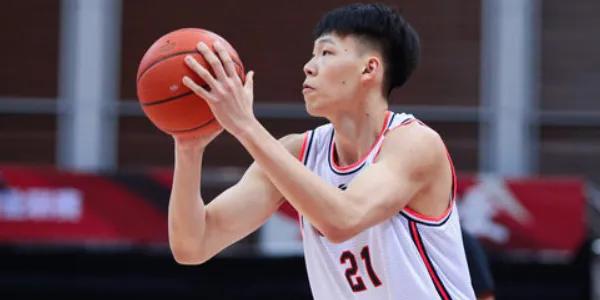 广东队首发控卫,广东新人中锋