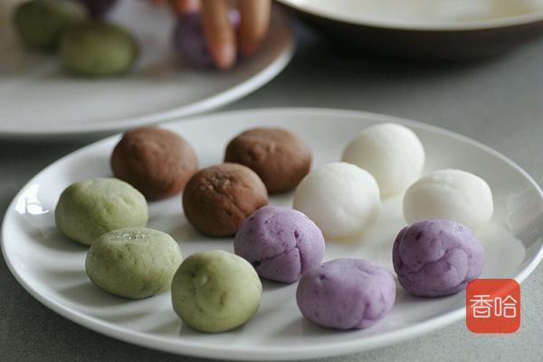 想吃冰皮月饼不用出门买,只要学会这些,在家就能做,看了你也会