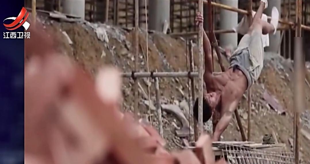 搬砖小伙逆袭人生,在工地搬砖健身网红