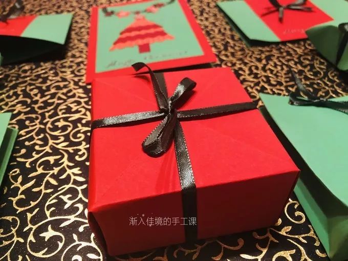 圣诞节用卡纸怎么做出来圣诞礼物,用普通的卡纸做圣诞节贴纸
