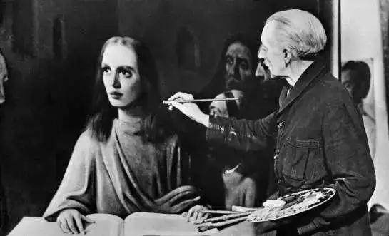 这个*子骗**造出来的东西比真的还真希特勒都被他耍了