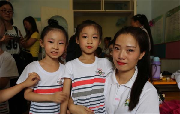 小孩刚上幼儿园晚上睡觉哭怎么办,小孩上幼儿园不肯去老是哭怎么办