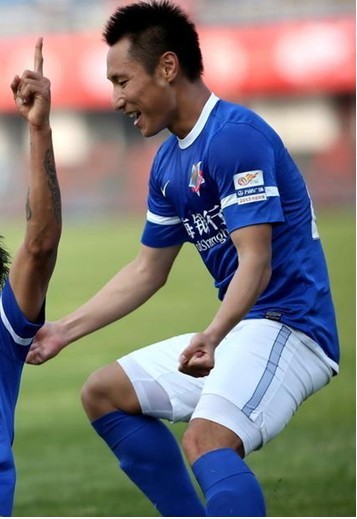 他本应该成为国足最优秀的中场,却命途多舛最终陨落