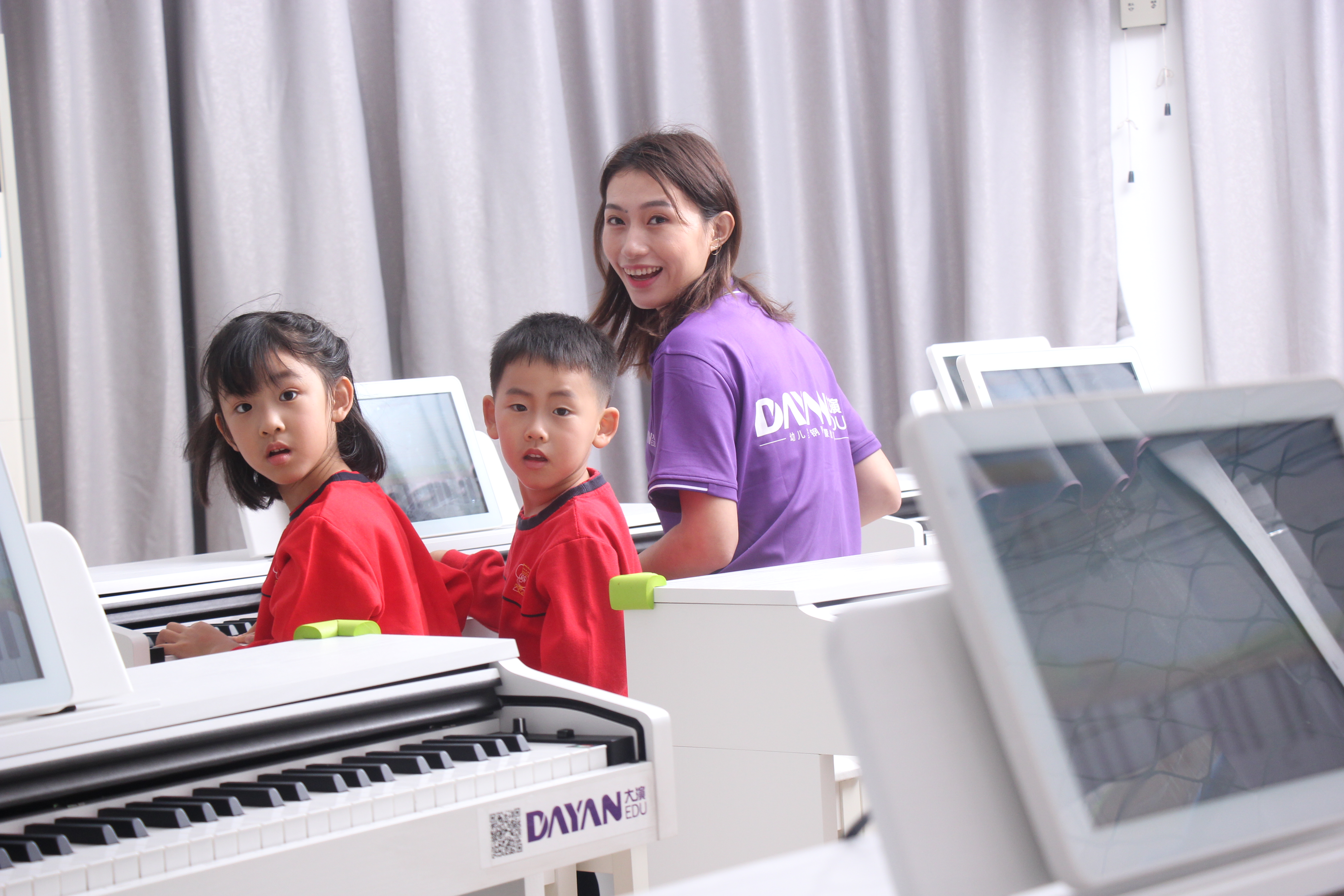 钢琴简谱大全100首简单儿歌双手,幼儿钢琴歌曲简谱50首视频教学