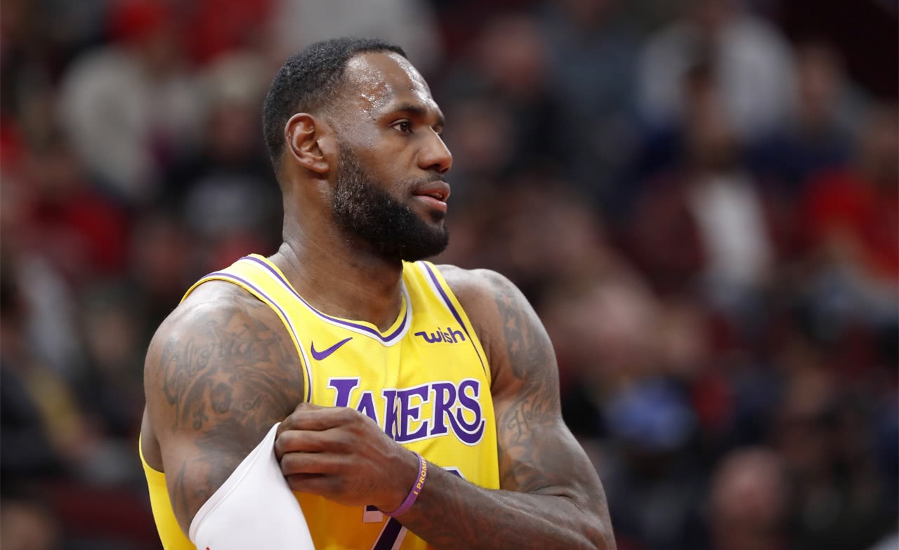 美娜评价老詹胡子变白,美娜为詹姆斯18年东部决赛哭