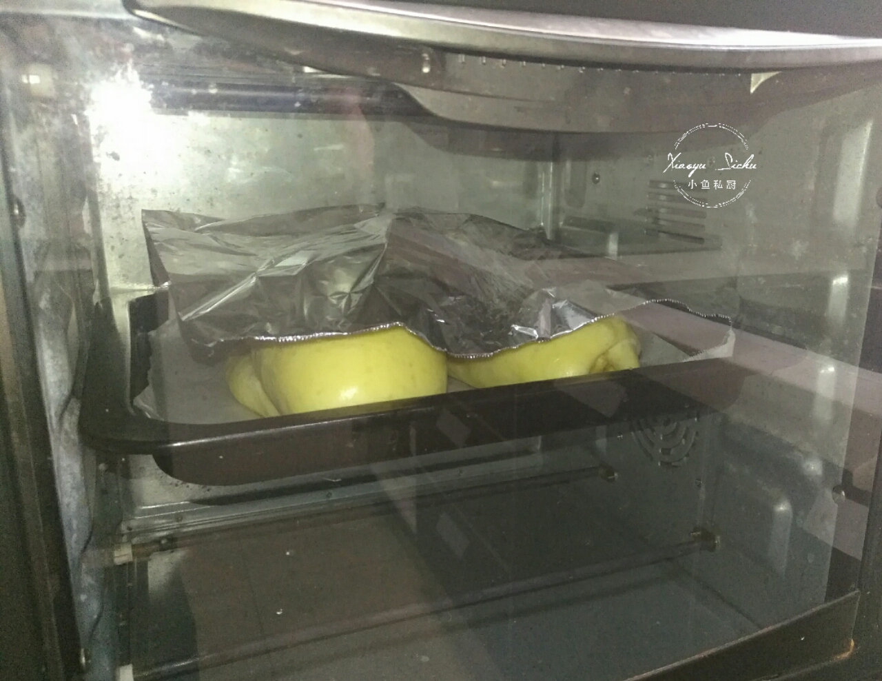 面包这个做法真简单，不用揉出手套膜，满满都是料，咬一口满嘴香