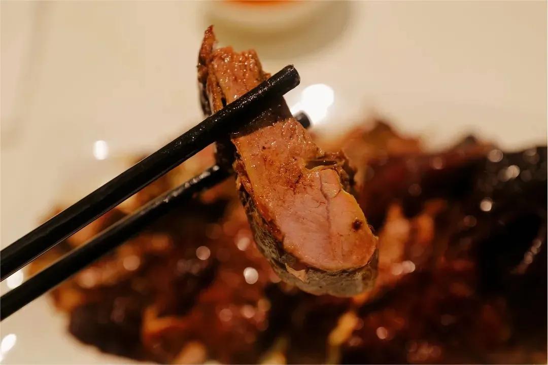 别争了,这条马路才是魔都内卷之王