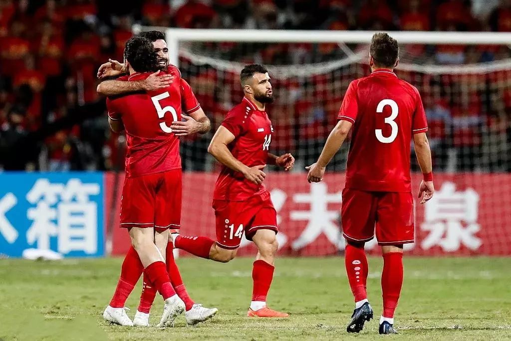 当中国男足脱掉上衣，你就知道他们为何难以崛起？