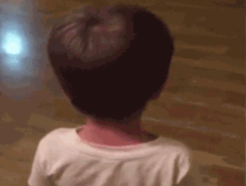 男童剪头发大哭,男童剪头发的视频