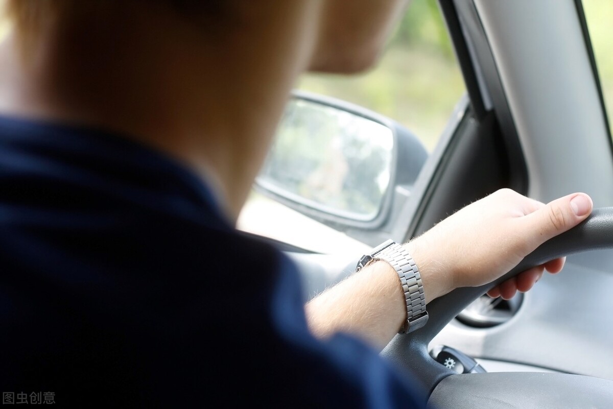 网约车司机被困停车场,坐网约车出车祸司机不赔偿怎么办