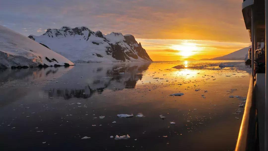 皮艇上漂流,皮筏艇海上