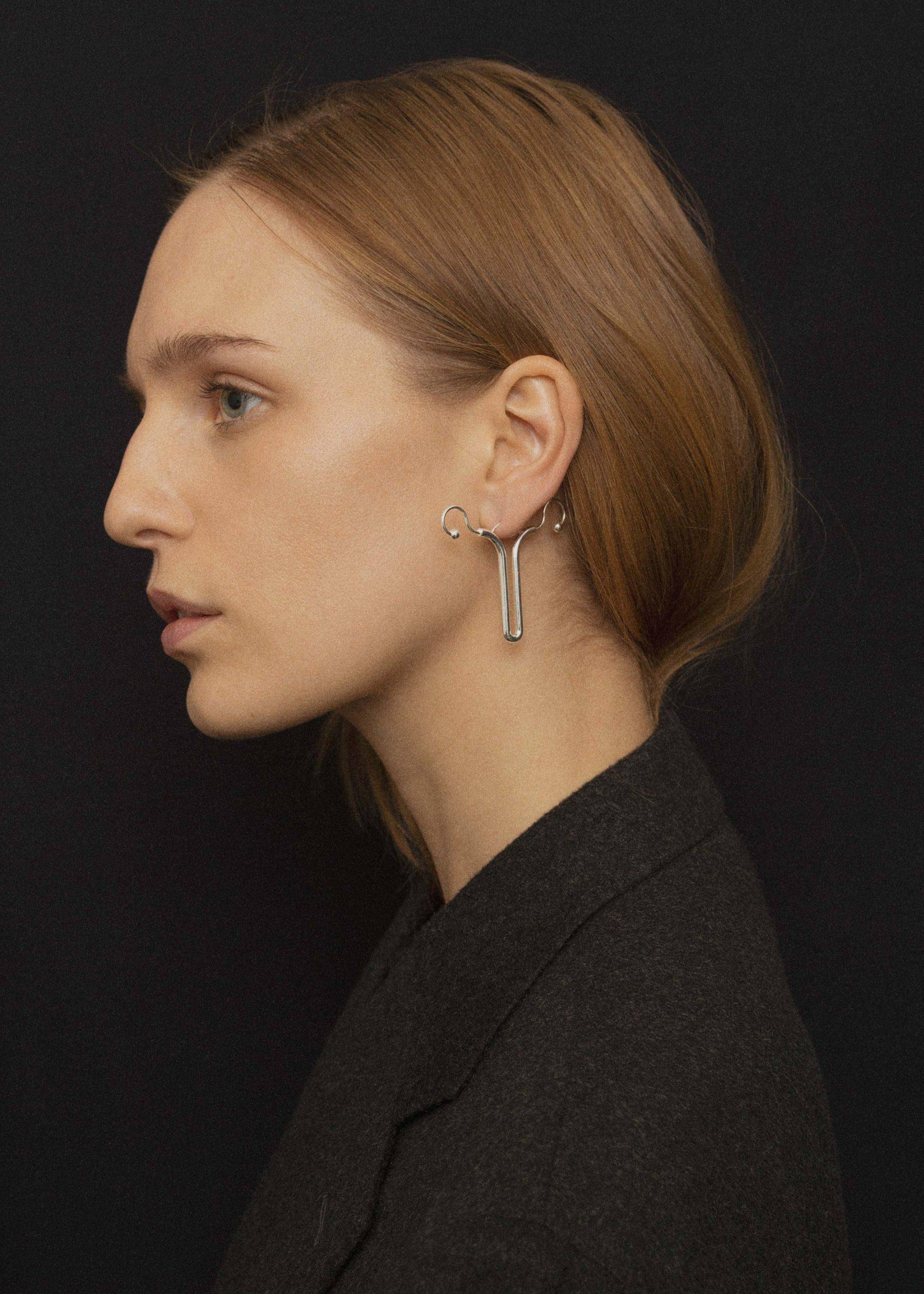 有时候质感就体现在小小的配件上，一件可以陪你穿梭日常的珠宝