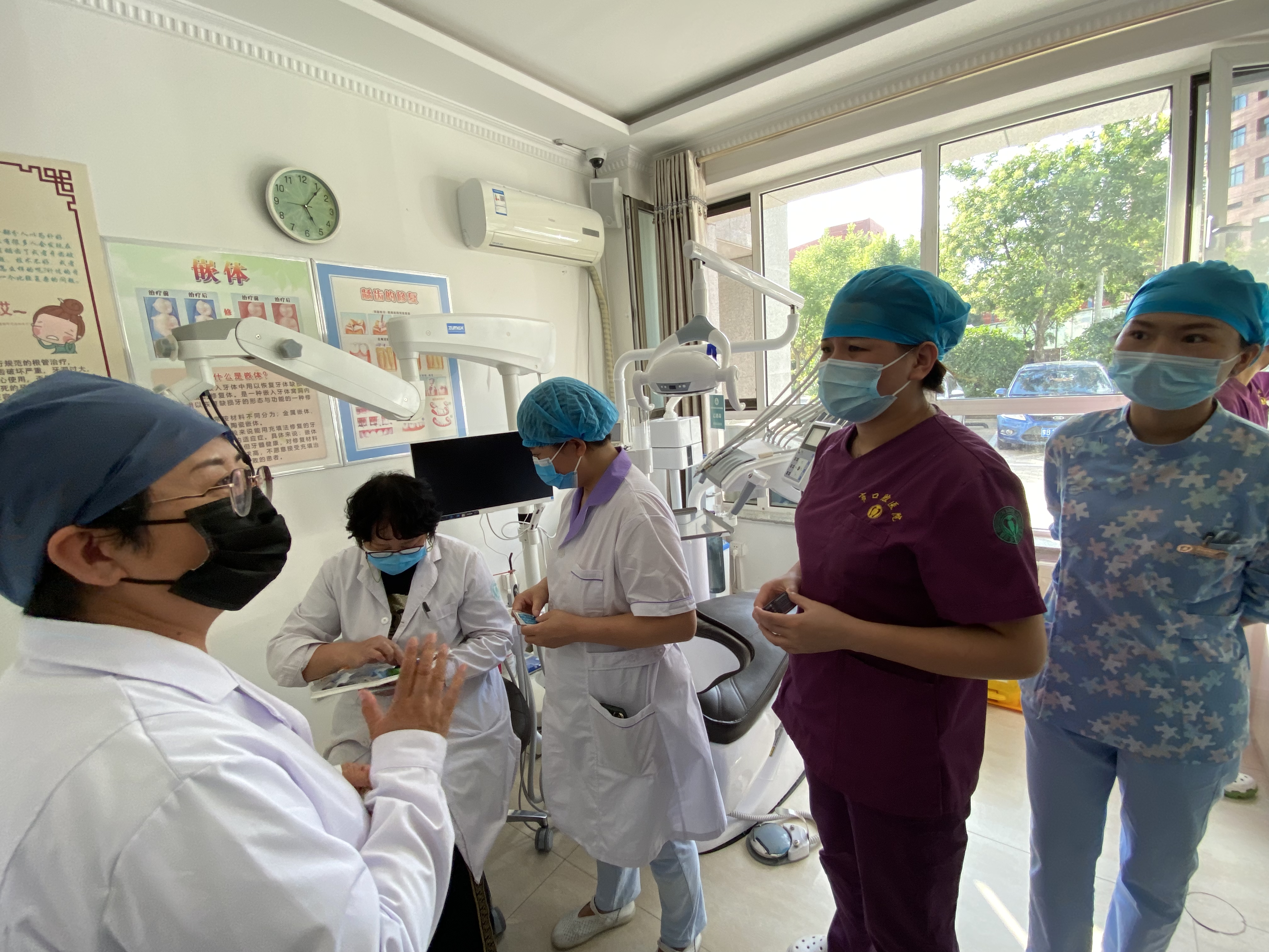 口腔护士太累了要不要坚持,口腔医生和护士哪个难