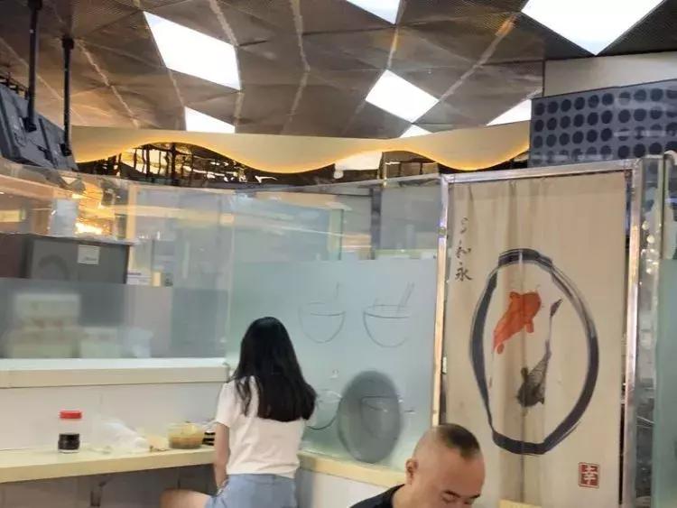 餐饮业后厨大曝光,餐饮行业后厨亮灶