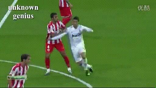 球王也假摔？盘点C罗假摔