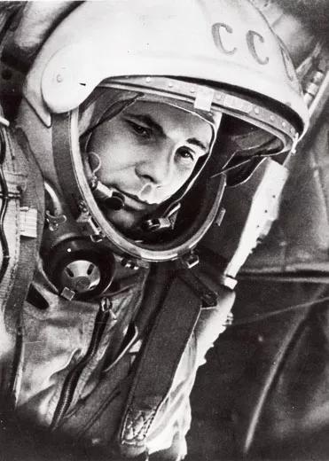 阿波罗登月之谜,阿波罗登月是真的吗