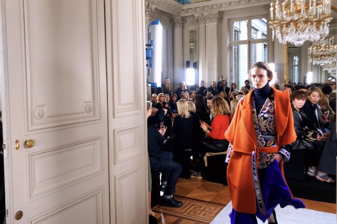 千面巴黎,巴黎时装周叉腰造型