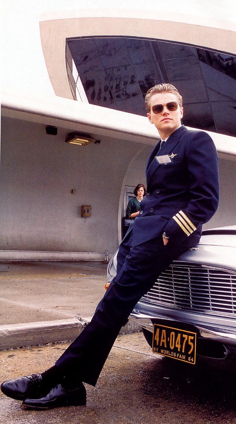 16岁少年冒充飞行员,16岁少年假扮飞行员被骗400万