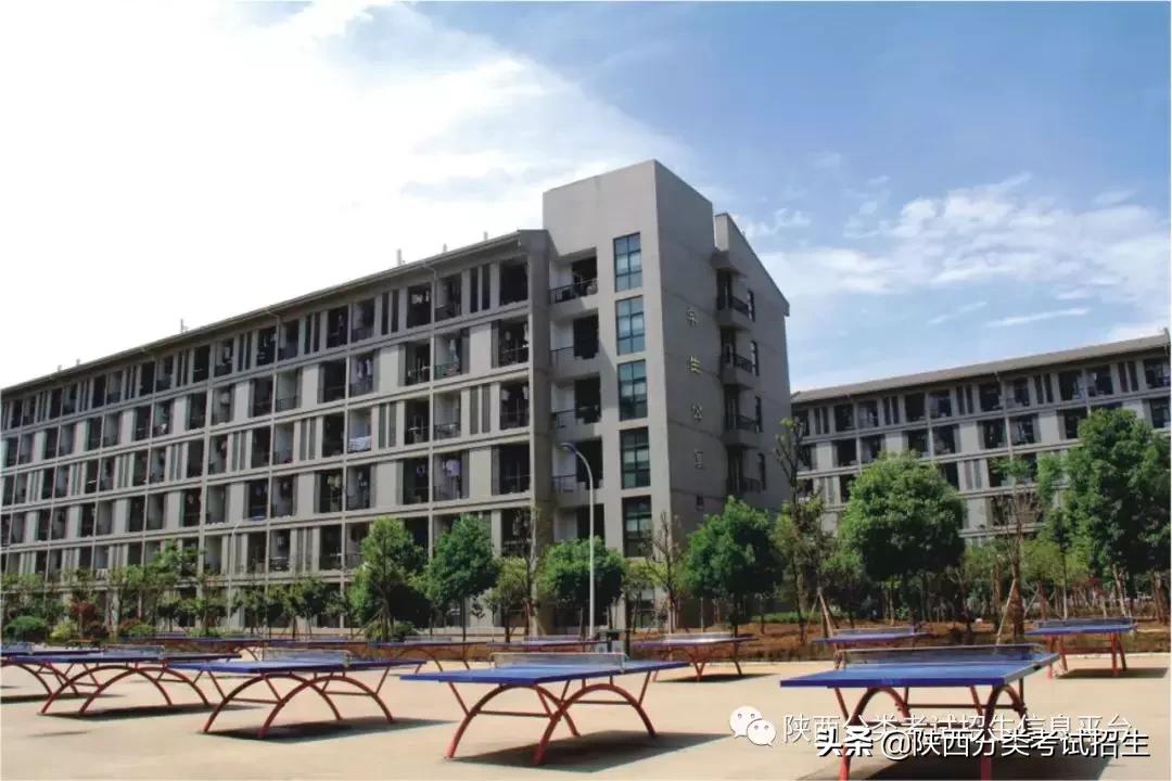 汉中职业技术学院招生名单,汉中职业技术学院招生简章封面