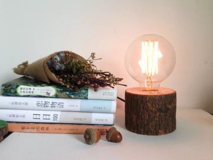 她31岁放弃北漂高薪，回归森林“捡垃圾”，用树叶打造出人间仙境