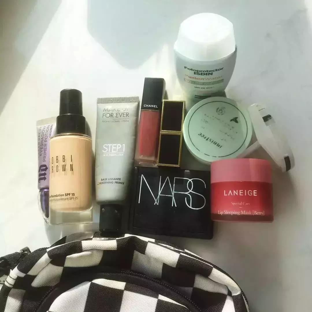 到底是什么神仙眼影盘，能让戚薇用到铁皮